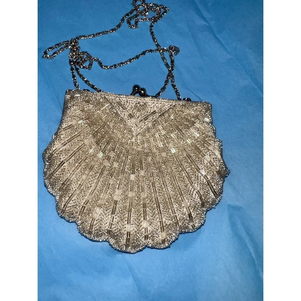 #43 La Regale Silver Glass  Beaded  Clamshell Crossbody Purse With A Chain Strap